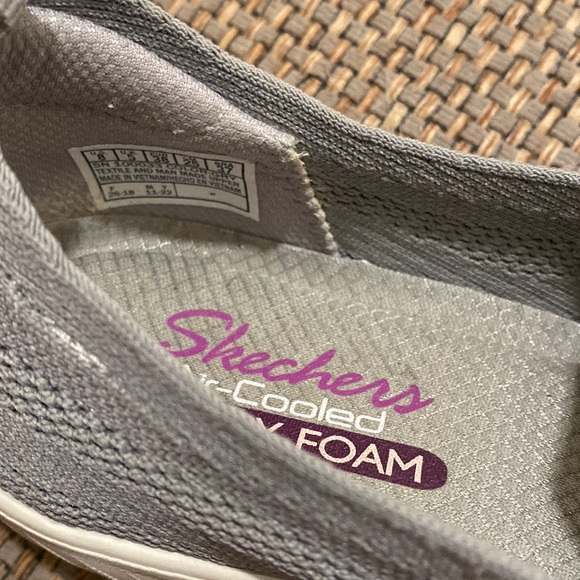 Skechers 8 Gray Memory Foam Slip On Sneakers - Picture 5 of 8